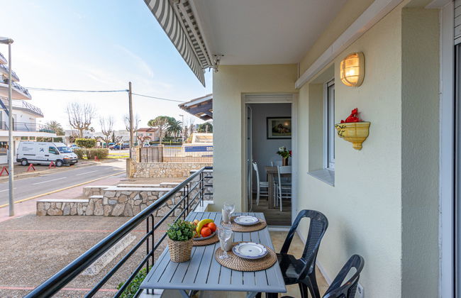 2 bedroom Apartment in Castelló d'Empúries - Photo 1