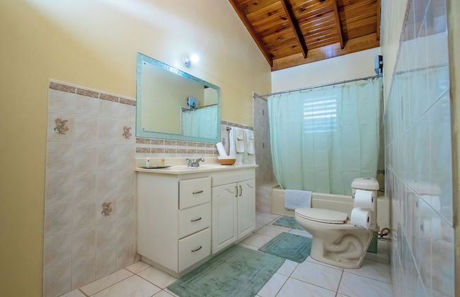 Entire Homestay In Kingston - by Airport - Foto 17