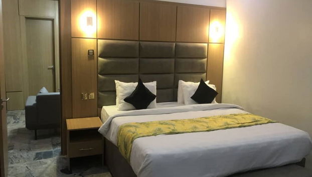 Nduson Crown Apartment - Photo 4, Room