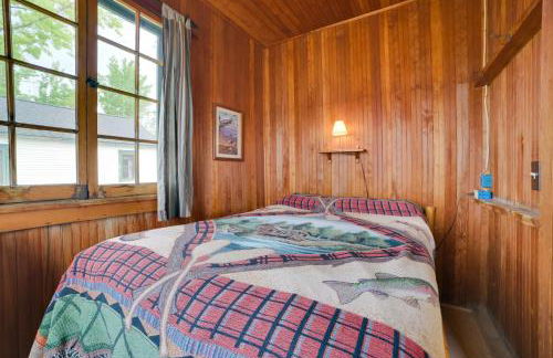 Sandy Beach and Sunset Views Cedarville Cabin 3! - Foto 15