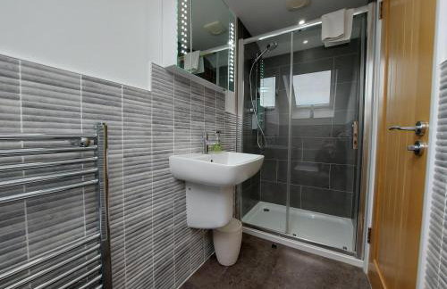 Meadow View Apartments are 2 and 3 bedroomed with private parking - Foto 52