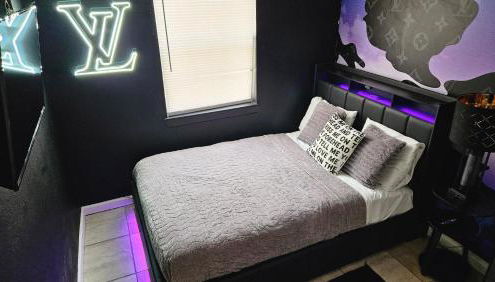 The Gawdy Den with Fast WIFI 2 minutes from Downtown Houston! - Photo 2