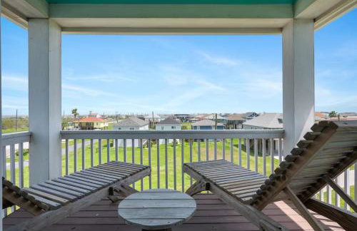 Steps to the Beach | Tiki Bar Fun | Epic Bay Views | Sleeps 8 - Foto 25