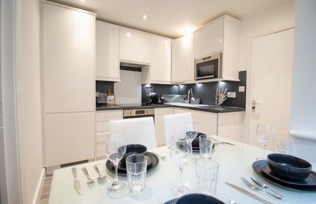 London Apt - Sleeps 4 - Parking - Wifi - Foto 9