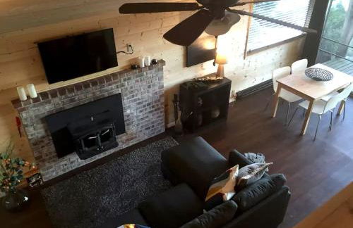 Incredible Sunset at Beachfront Glamping Cabin on Private, Herron Island with Fire Pit and Kayaking near Olympia, Washington - Foto 2