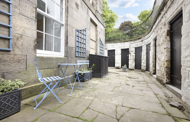 JOIVY Chic Flat Near Stockbridge Market W/ Patio - Foto 26