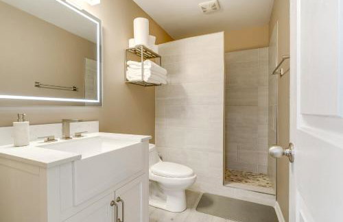 Porch and Game Room! Getaway on Lookout Shoals Lake - Foto 15