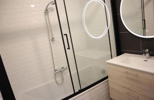 L'Insoupçonné : garage, proche Axone, Stellantis - Foto 2