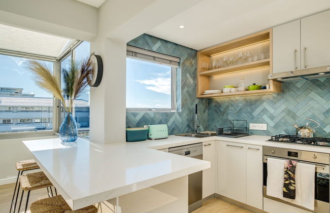 Exquisite Mouille Point Apt by Golf Course Serene Suite - Photo 33