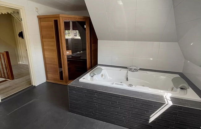 Characteristic House With Wellness in Augustinusga - Foto 17