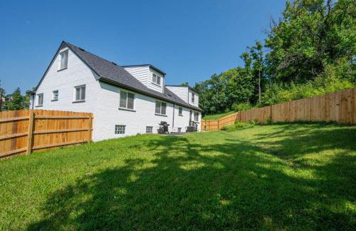 Luxury 5BR Cincinnati, Sleeps 12, Crib, Home Gym, Fenced Backyard - Foto 5