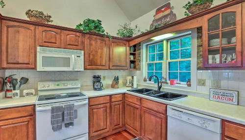 Tranquil Hendersonville Cabin with Mountain Views! - Foto 3