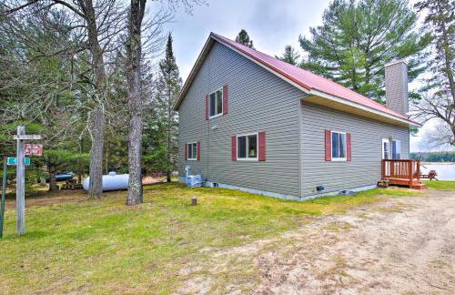 Cozy Dam Lake Escape with Dock, Yard and Water Access! - Foto 31