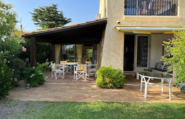 Lovely Holiday Apartment by the sea in Grimaud - Photo 1