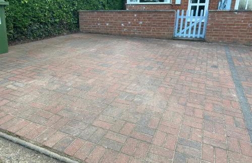 Bramblebee Cottage Salthouse - Photo 13