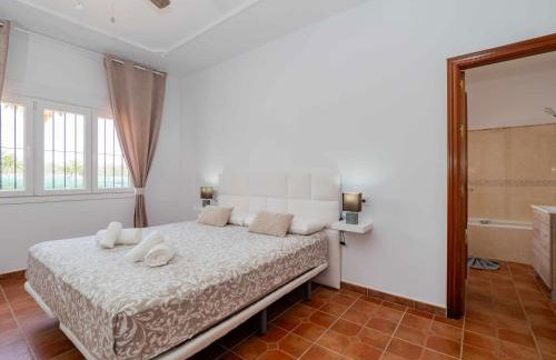 Villa Blanca Málaga - Private Villa - Heated Pool - Photo 26