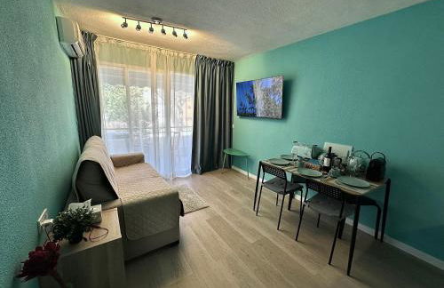 Beachfront Tiffany Design Apartment - Photo 2