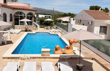 Amarella Costa Dorada - Alojamientos privados en villa mediterránea con amplia piscina y zonas BBQ - Foto 19