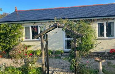Honeycomb Cottage - a quiet, charming, cosy retreat in the countryside only 2 miles from one of Cornwall's best beaches - Photo 12