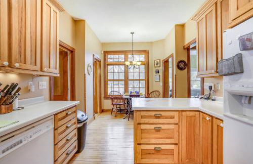 Eau Claire Retreat Close to Campus and Dtwn! - Foto 10