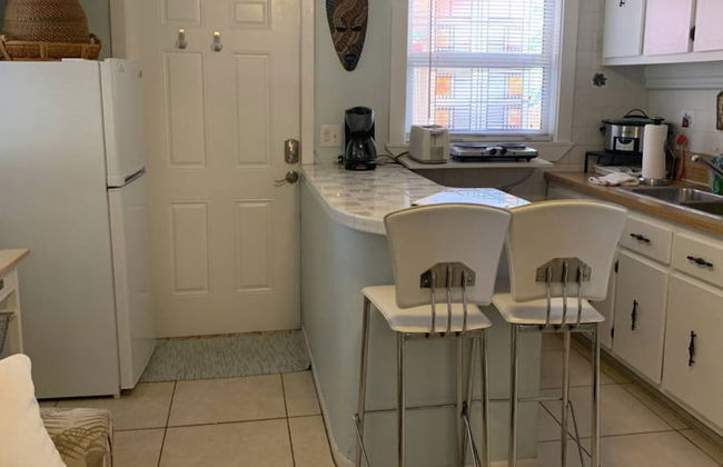 The Secret Garden - The Cottage Near Beach, Shops, Restaurants, Pet Friendly, Close to Lucerne Ave! - Foto 9