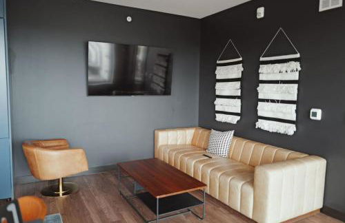 Modern Work-Friendly Gym Car FAST Wi-Fi Pets OK - Foto 20