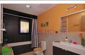 4 Bed Villa - Sleeps 9- Pool - Garden - Parking - Foto 1