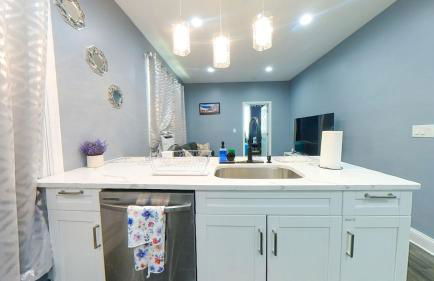 New Apartment Liberty State Park Jersey City NJ Airport Train Manhattan NYC - Foto 28