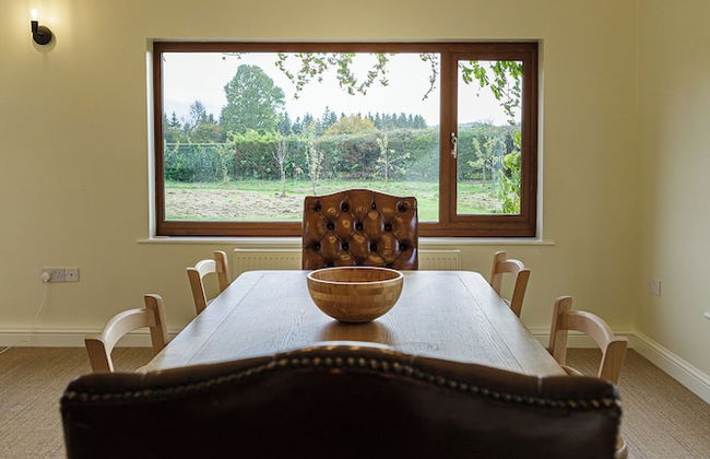 Charming 3BD Cotswolds Family Retreat - Photo 25