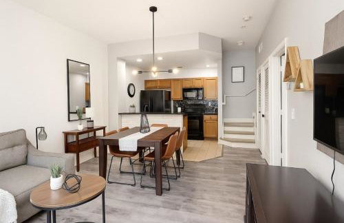 Disney-Area 3BR Townhome | Sleeps 9 | Pool + Gym - Foto 10