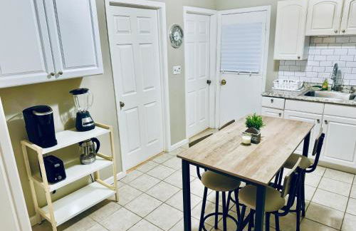 Bright, Stylish & Cozy 2Bed Unit w/Backyard & Grill Close to NYC! - Foto 13