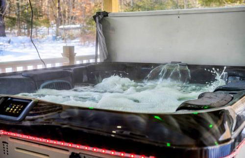 New Sunday River Ski Retreat with Hot Tub Spa - FirePit Sleeps 16 - Foto 67