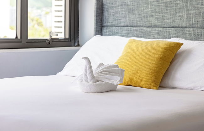 Partial Ocean View Condo with 2 Beds and Parking - Foto 27