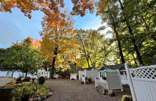 Main House - 3 Story 5 Bed 3 Bath Private Deck Courtyard Pet Friendly fee applies - Photo 61