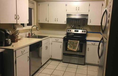 West Linn Relaxing Entire Home WiFi TV Yard BBQ Eateries - Foto 5