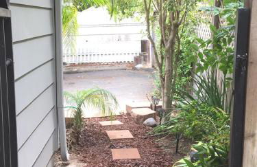 New cozy studio 2 queen beds kitchen walk to water! - Foto 6