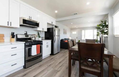 Chic Getaway Cozy Comfortable and Convenient with Two Bedrooms - Foto 13