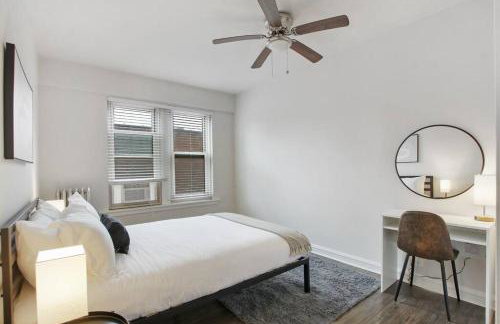 Sleek & Functional 2-Bedroom Apt - Hyde Park 405 - Photo 13