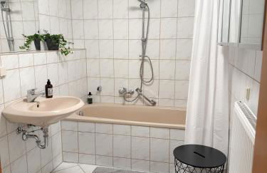 Zentrale, Designer Maisonette Wohnung mit Galerie, Gruppen- und Kinderfreundlich, Smart TV - Foto 10