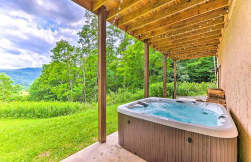 Slaty Fork Escape with Mountain View and Hot Tub! - Foto 1