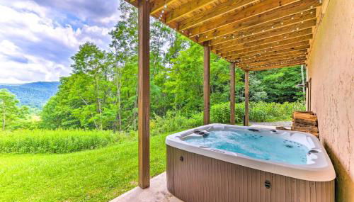 Slaty Fork Escape with Mountain View and Hot Tub! - Foto 1