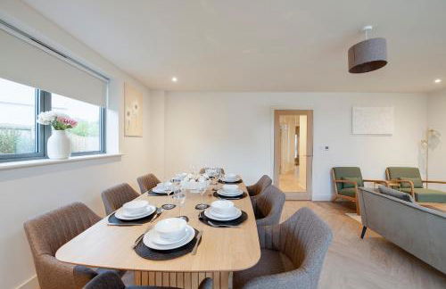 Spacious 5BR Home Near New Forest & Coast - Parking - Sleeps 10 - Photo 42