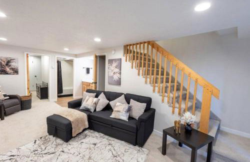 Luxuriously Contemporary Condo - Photo 22