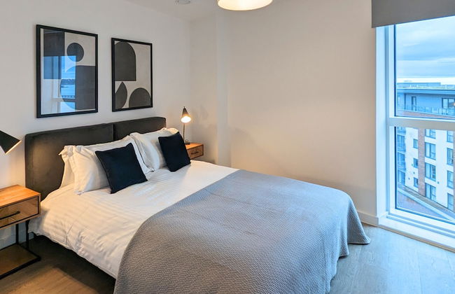 Southampton Waterside by Charles Hope - Photo 2