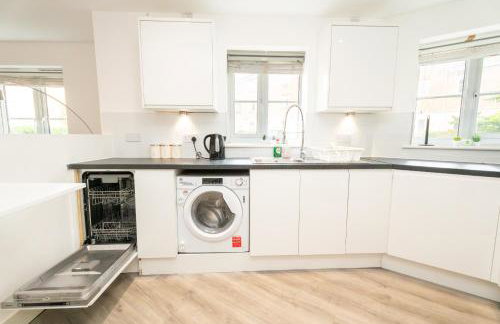 Pristine Purfleet Newly Renovated 2Bed, 2Bath - Photo 8