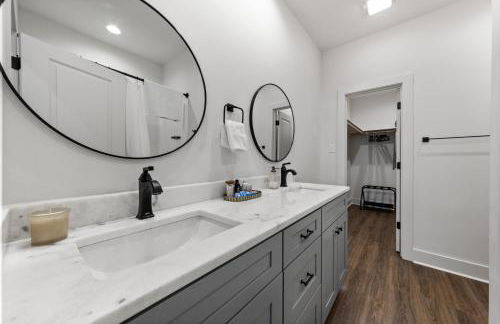 Basin House 2 King Beds 70in TV Fast WiFi - Foto 11