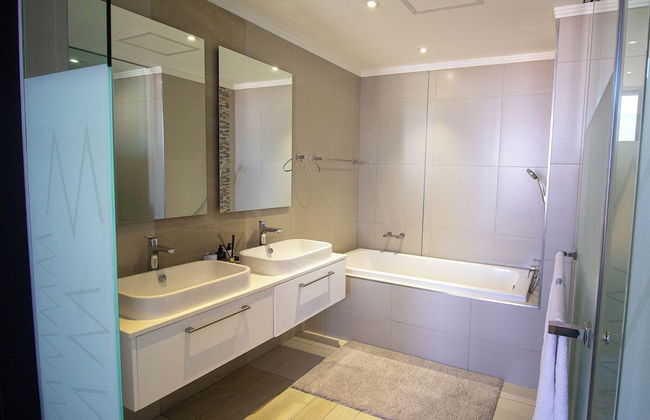 Sandton Smart Apartment Thirty-One - Photo 15