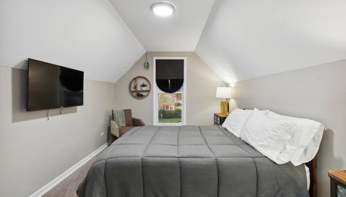 Modern Retreat, Double lot with Pergola, Fire pit, Game room, 5 min to Brookfield Zoo - Foto 2