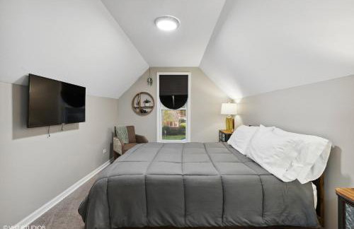 Modern Retreat, Double lot with Pergola, Fire pit, Game room, 5 min to Brookfield Zoo - Foto 2