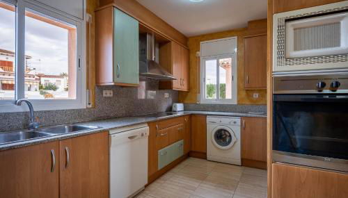 AT130 Casa con piscina privada, aire acondicionado y garaje - Foto 5, stove, dishwasher